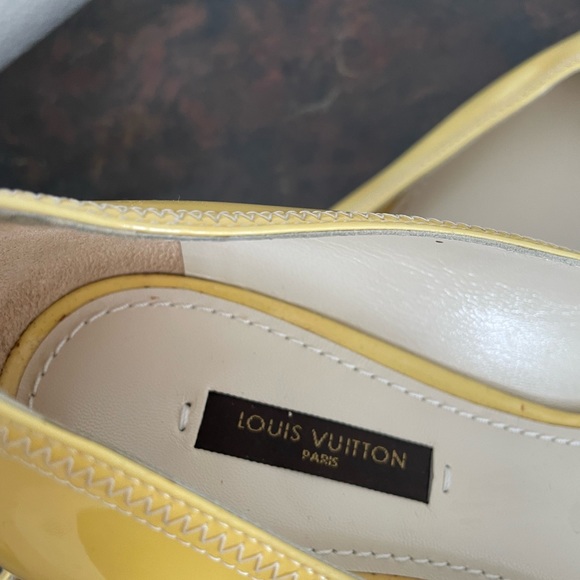 Louis Vuitton butterfly flats - Picture 2 of 8